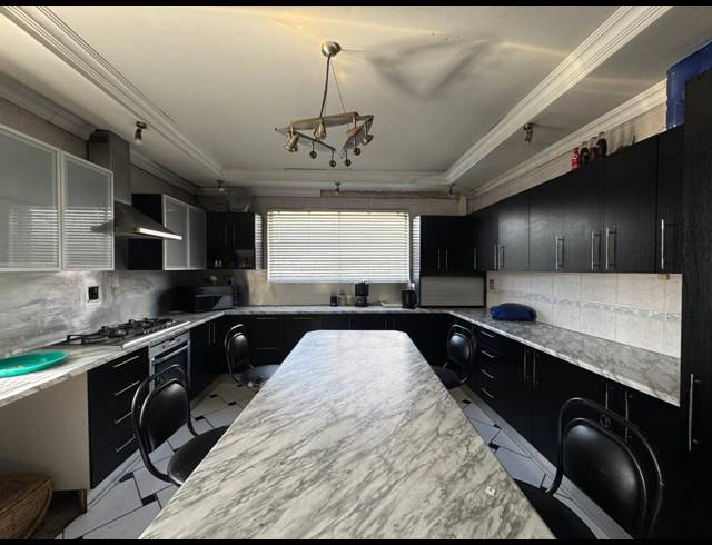 6 BEDROOM FREEHOLD FOR SALE IN TUSCANY GLEN